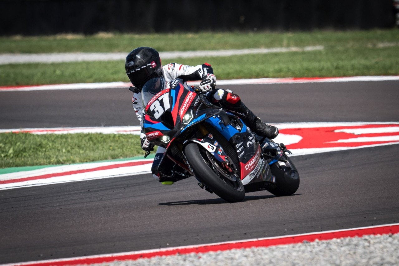 DueruoteTG #238 - Abbiamo guidato in pista la BMW che corre in SBK! 